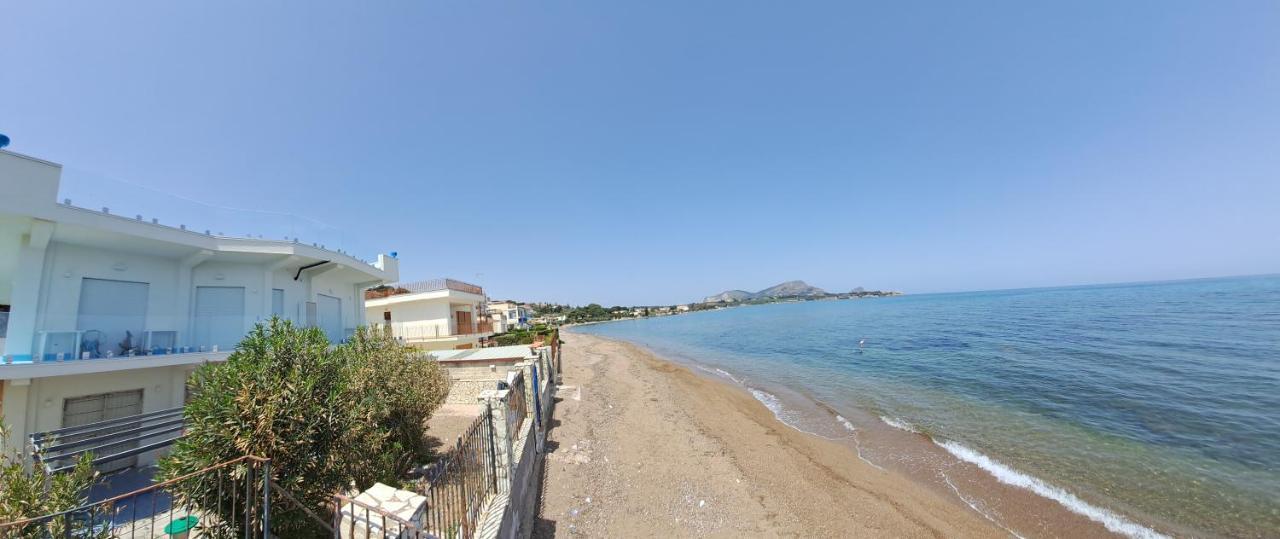Blue Life, Sea-Luxury Rooms On The Beach Between Palermo And Cefalu' Casteldaccia Bagian luar foto