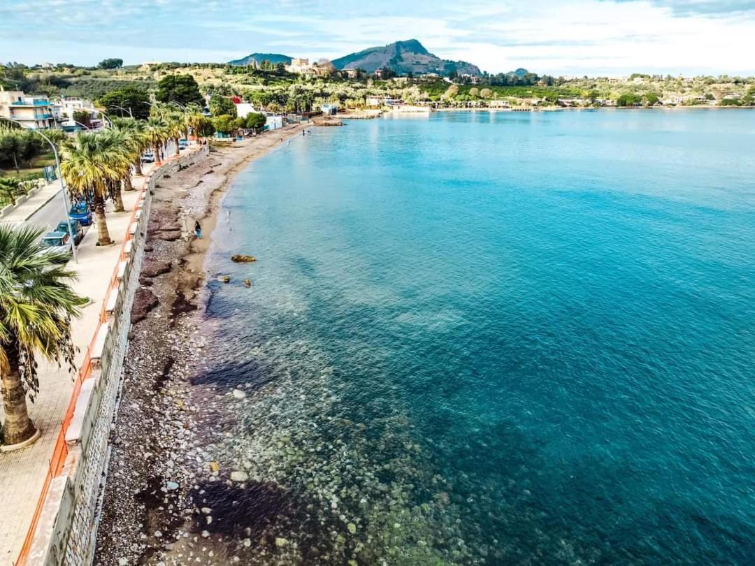 Blue Life, Sea-Luxury Rooms On The Beach Between Palermo And Cefalu' Casteldaccia Bagian luar foto
