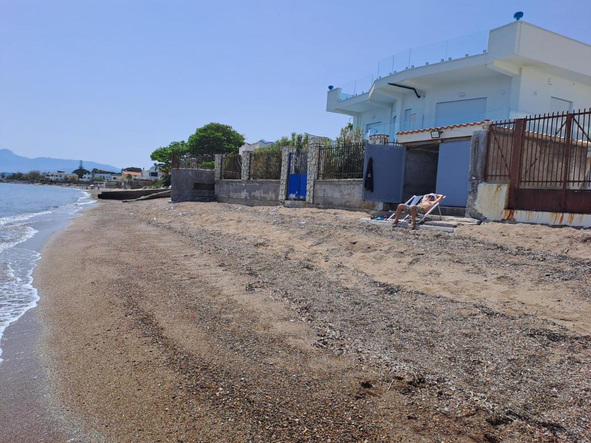 Blue Life, Sea-Luxury Rooms On The Beach Between Palermo And Cefalu' Casteldaccia Bagian luar foto