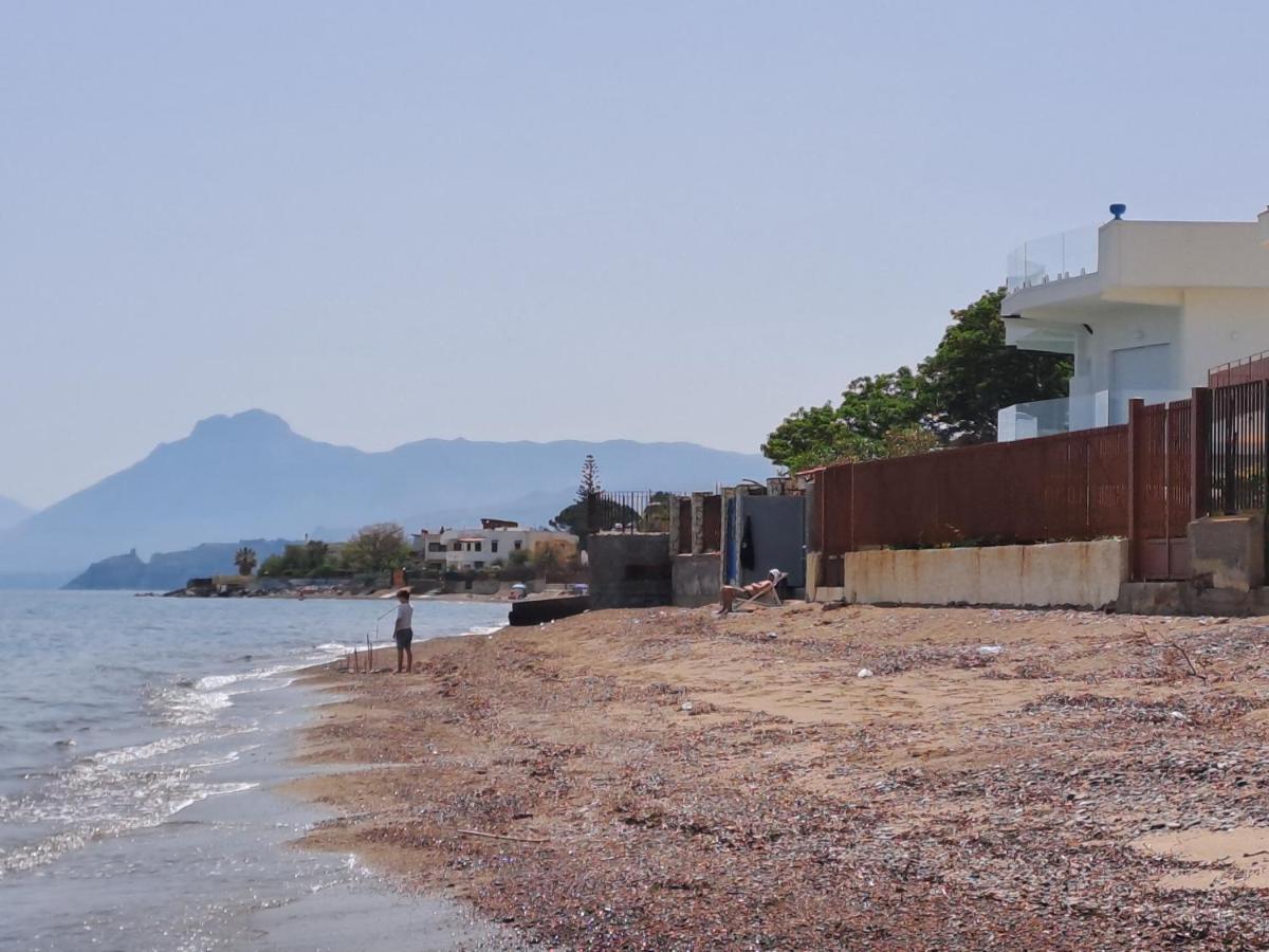 Blue Life, Sea-Luxury Rooms On The Beach Between Palermo And Cefalu' Casteldaccia Bagian luar foto