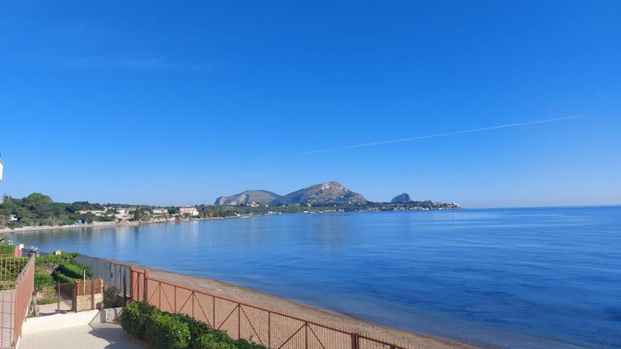 Blue Life, Sea-Luxury Rooms On The Beach Between Palermo And Cefalu' Casteldaccia Bagian luar foto