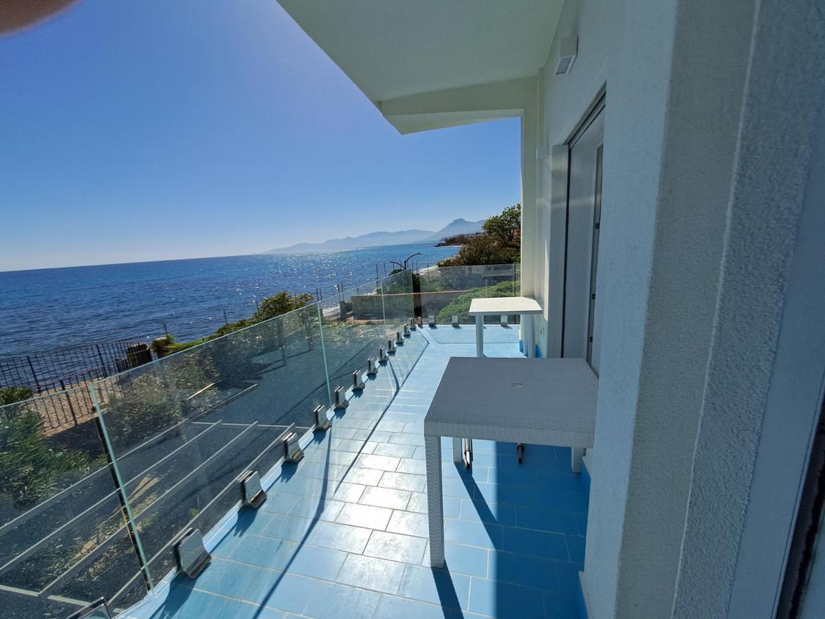 Blue Life, Sea-Luxury Rooms On The Beach Between Palermo And Cefalu' Casteldaccia Bagian luar foto