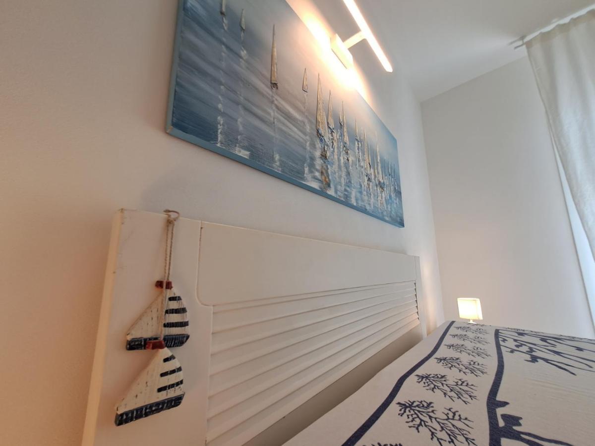 Blue Life, Sea-Luxury Rooms On The Beach Between Palermo And Cefalu' Casteldaccia Bagian luar foto
