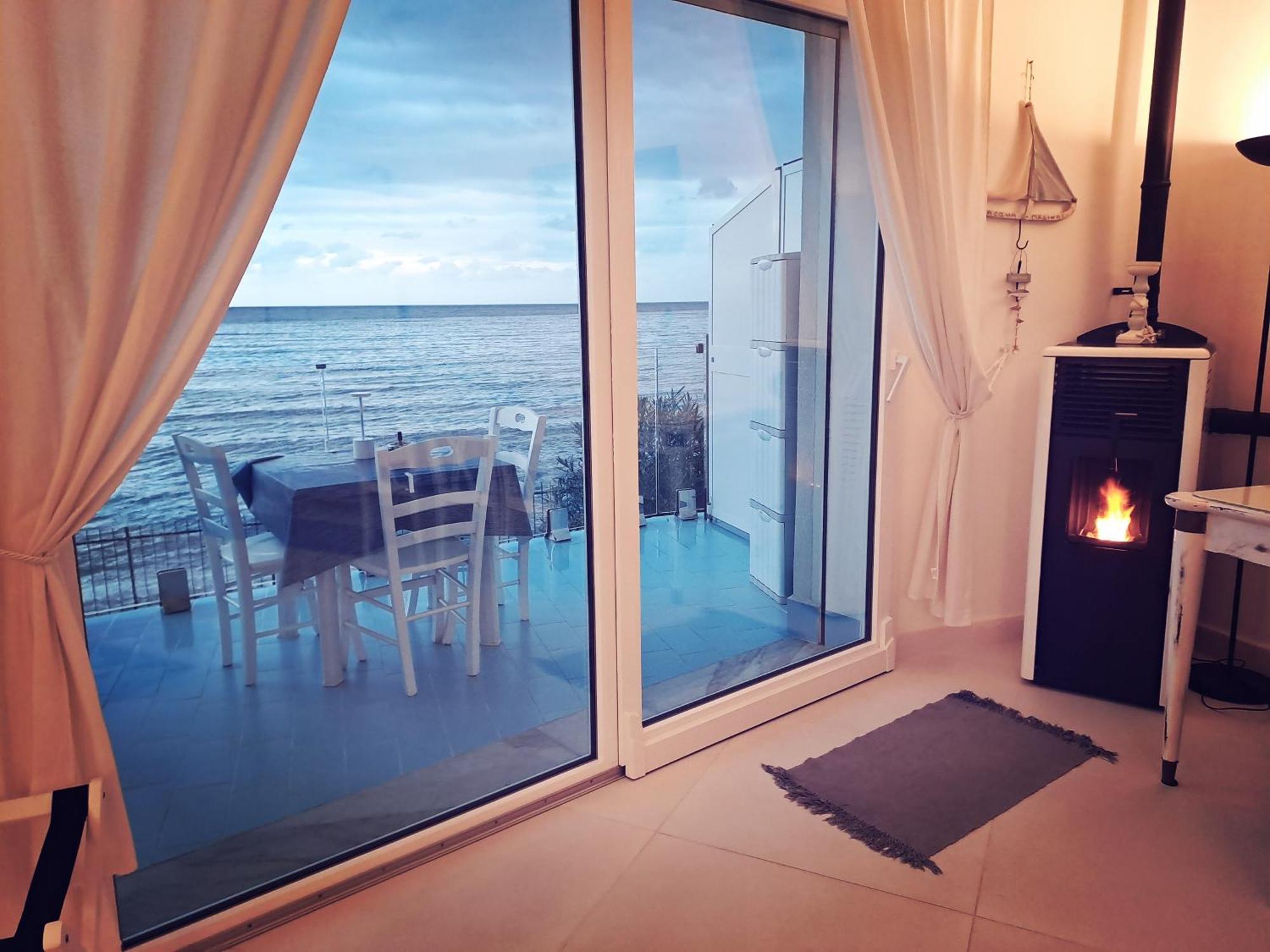 Blue Life, Sea-Luxury Rooms On The Beach Between Palermo And Cefalu' Casteldaccia Bagian luar foto