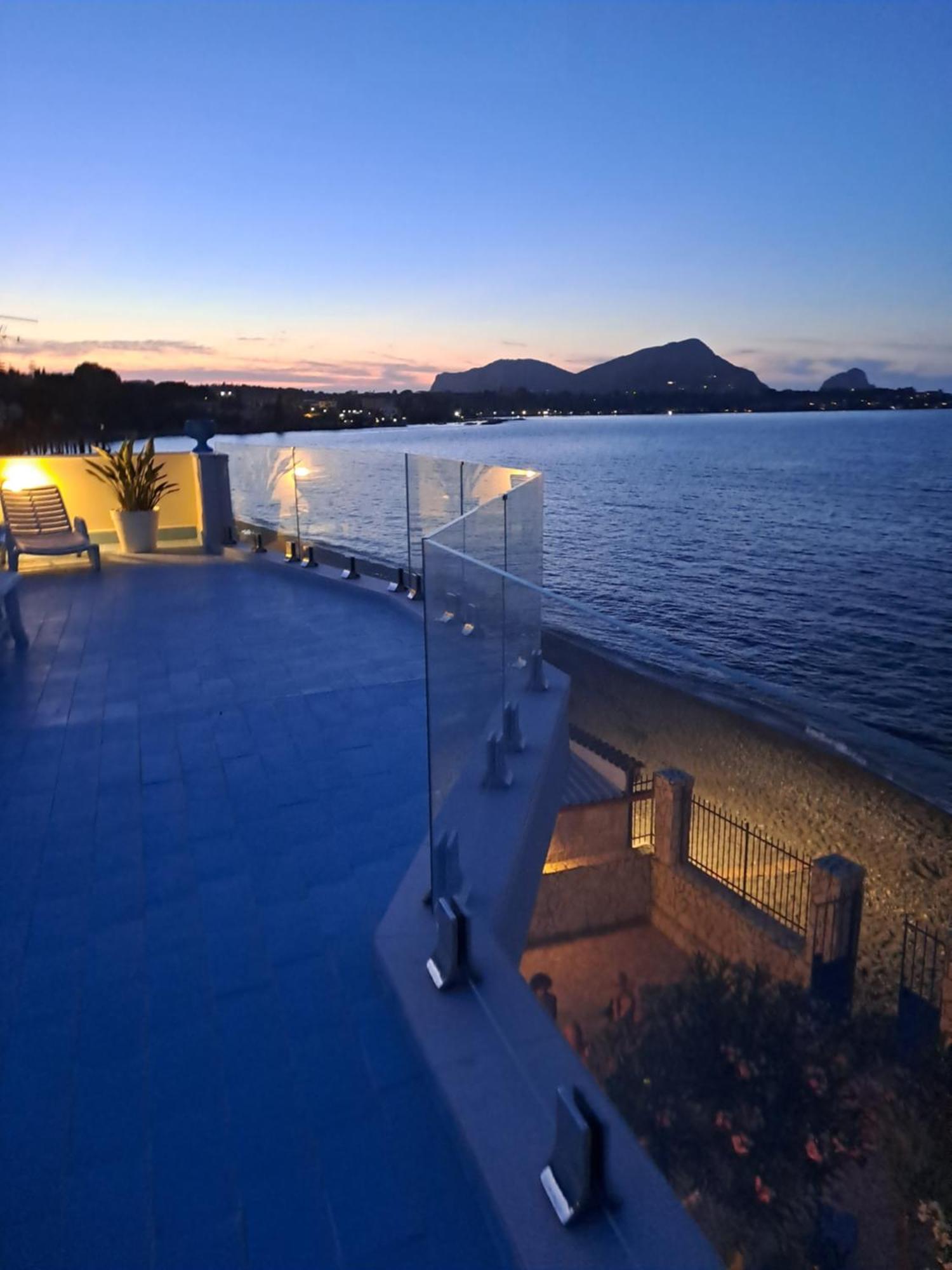 Blue Life, Sea-Luxury Rooms On The Beach Between Palermo And Cefalu' Casteldaccia Bagian luar foto