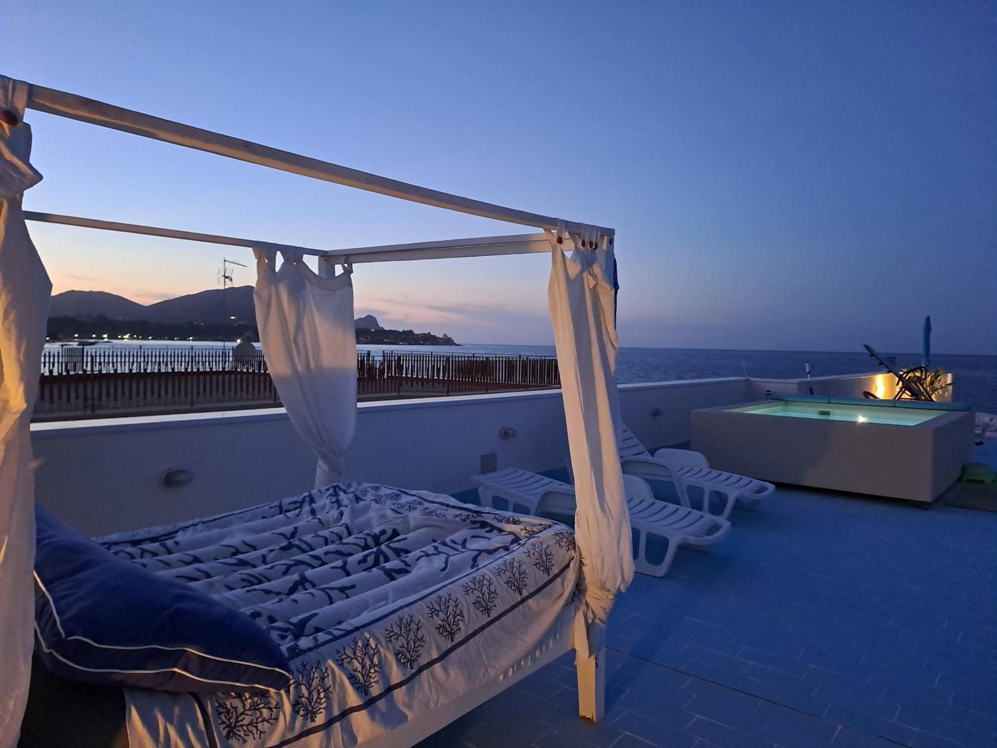 Blue Life, Sea-Luxury Rooms On The Beach Between Palermo And Cefalu' Casteldaccia Bagian luar foto