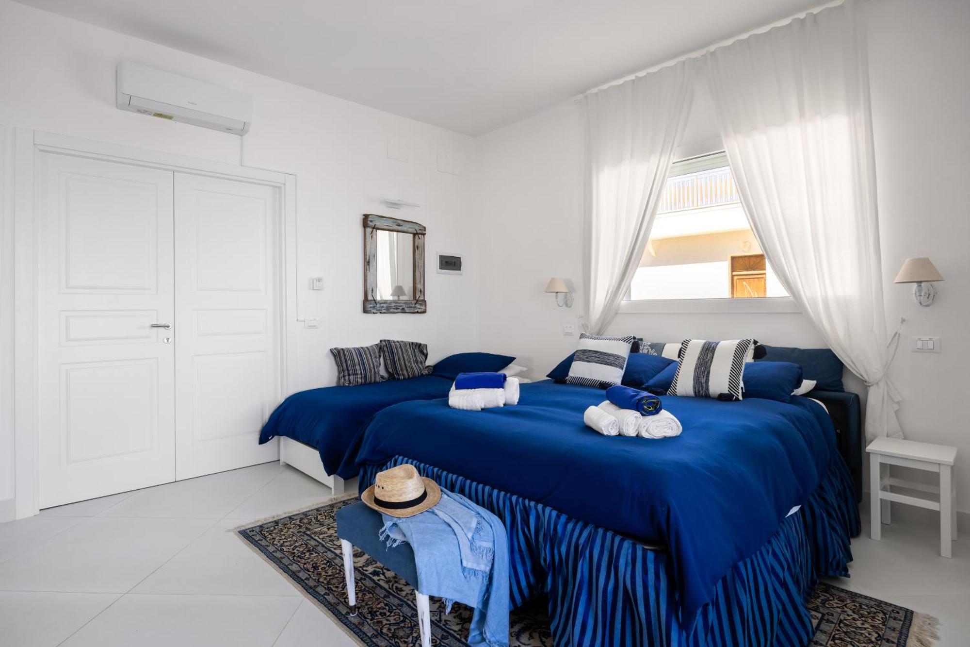 Blue Life, Sea-Luxury Rooms On The Beach Between Palermo And Cefalu' Casteldaccia Ruang foto