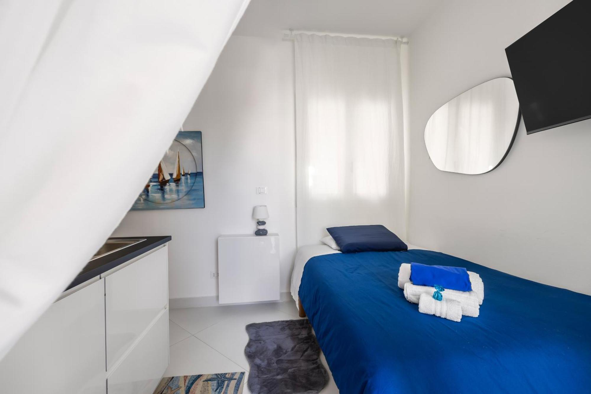 Blue Life, Sea-Luxury Rooms On The Beach Between Palermo And Cefalu' Casteldaccia Ruang foto