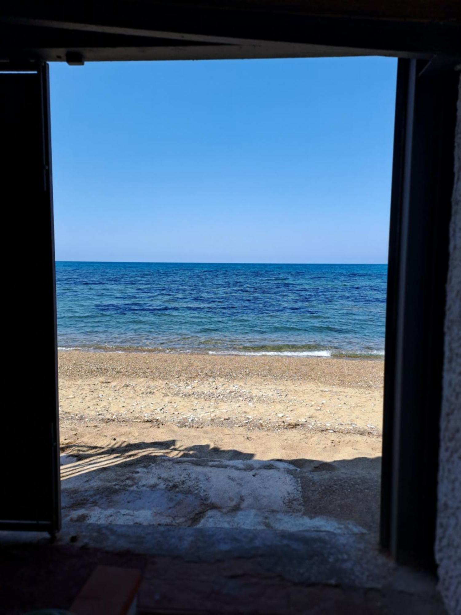 Blue Life, Sea-Luxury Rooms On The Beach Between Palermo And Cefalu' Casteldaccia Bagian luar foto