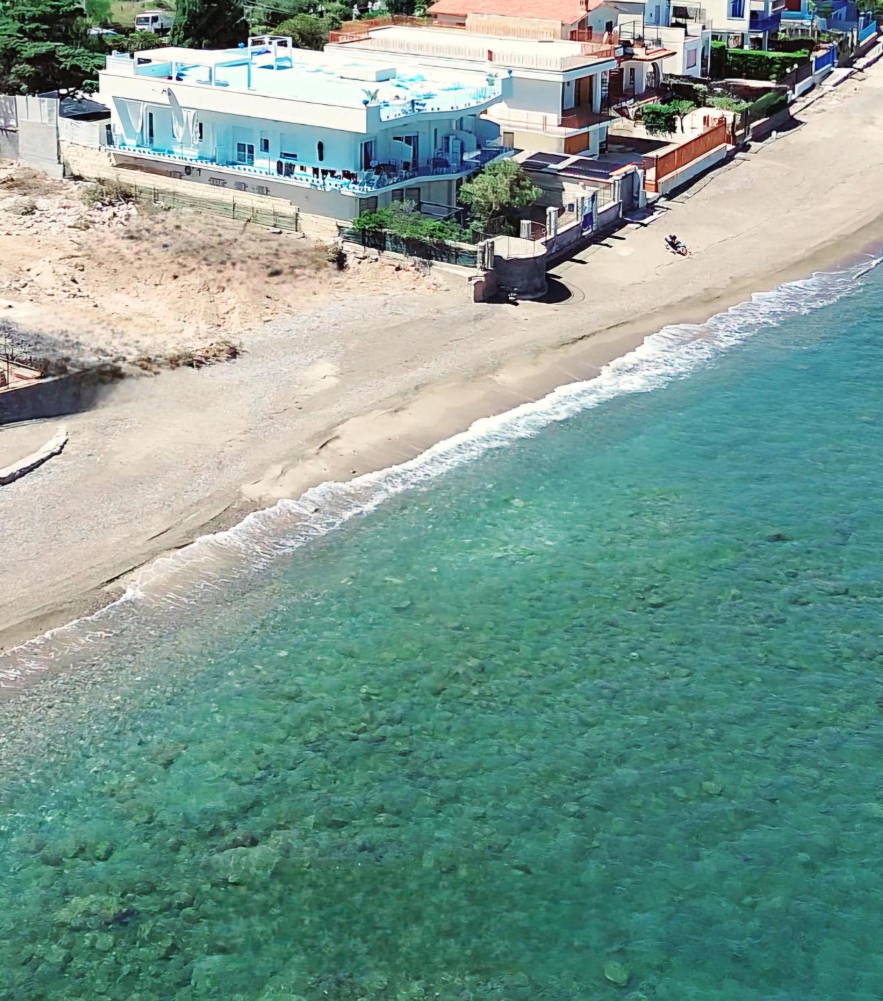 Blue Life, Sea-Luxury Rooms On The Beach Between Palermo And Cefalu' Casteldaccia Bagian luar foto